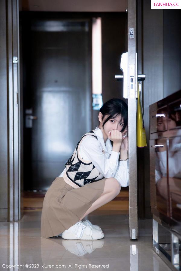   [XiuRen]高清写真图 2023.02.27 No.6329 谢小蒽 短裙美腿第2张图片